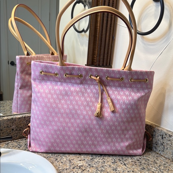Dooney & Bourke Handbags - Dooney & Bourke canvas tote!
